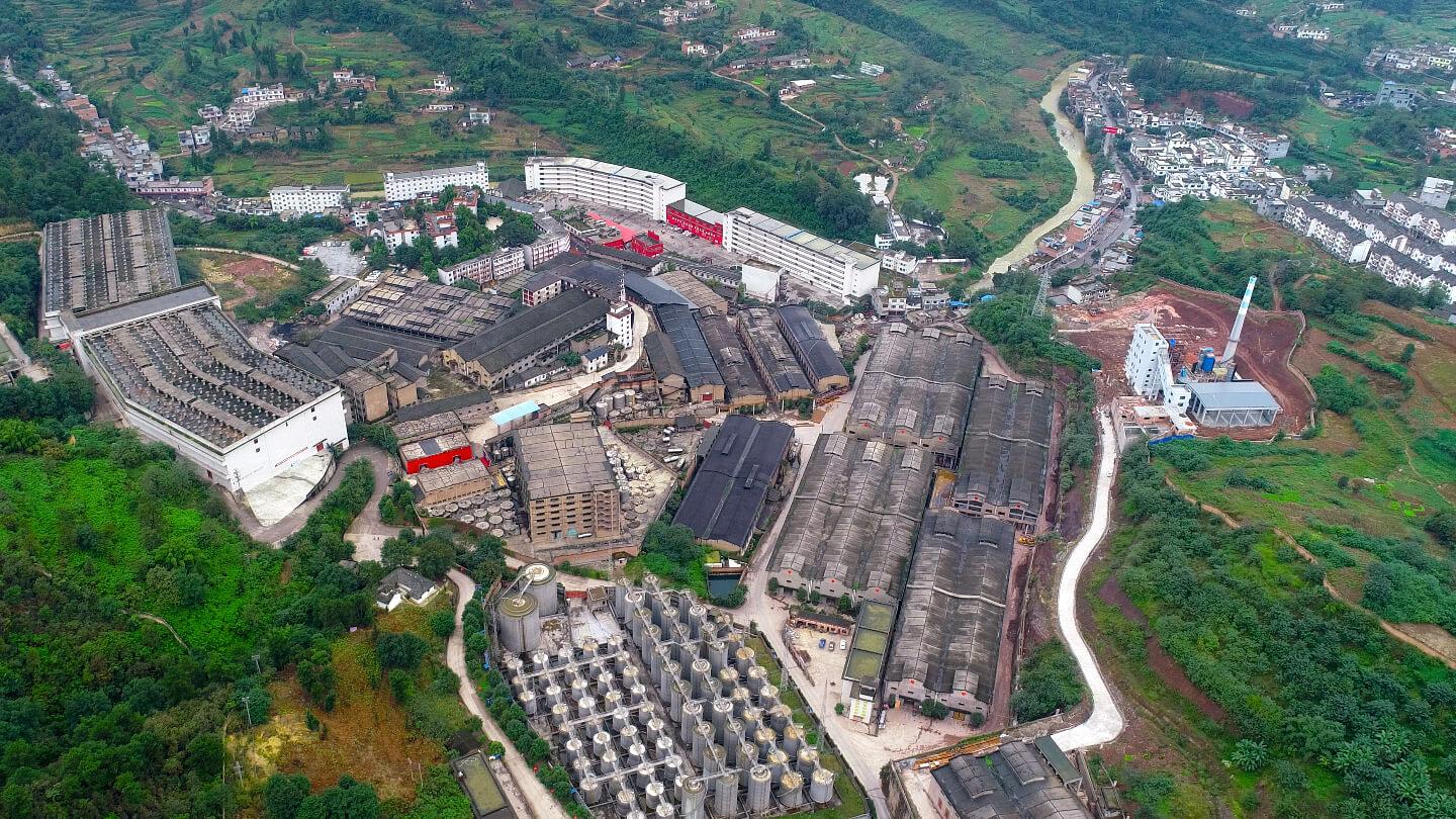 潭酒是中国酱酒基酒大厂，当前年产能3.5万吨，十四五后产能将增至5万吨